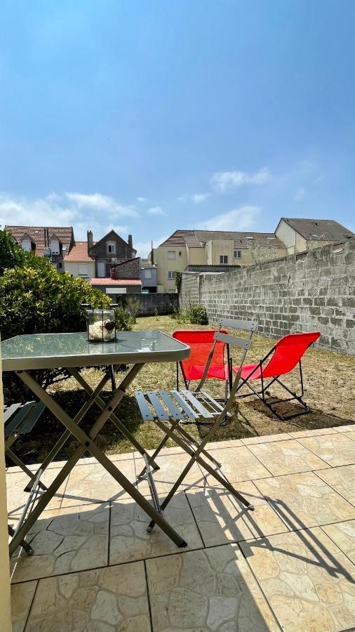 Appartement A Quelques Pas De La Plage Avec Jardin Merlimont Bagian luar foto